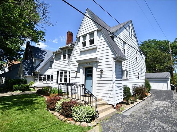3rd image of 443 Roslyn Ave