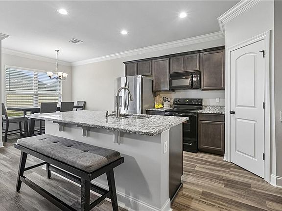 4th image of 2800 Green Briar Dr