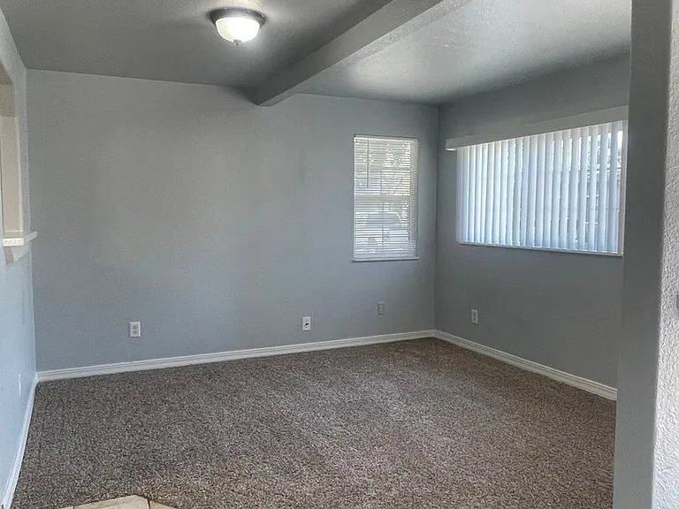 2646 Sharon Ave — Photo 9