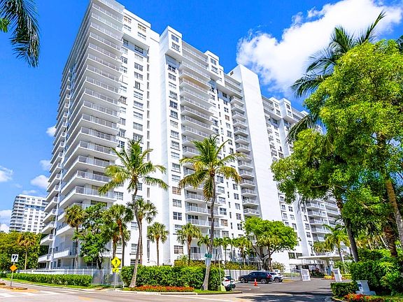 4th image of 2851 NE 183rd St APT 905E