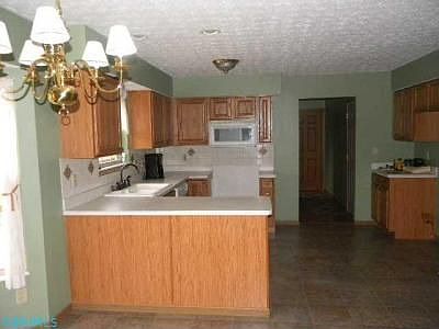 3rd image of 523 Bedford Ct