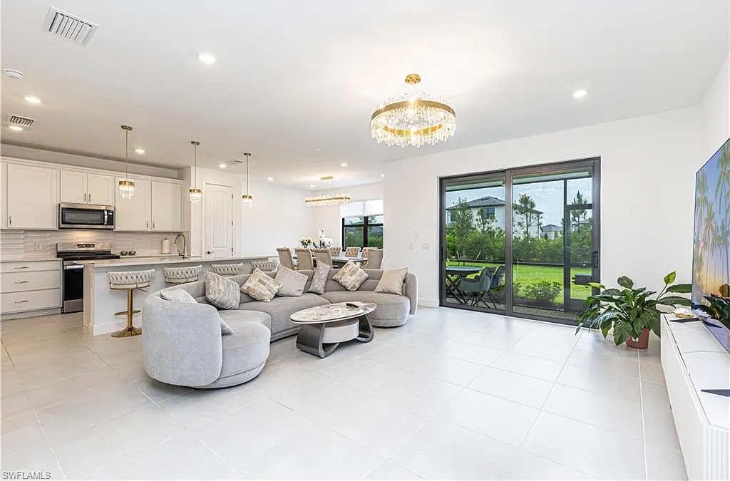 5 bed, 3.0 bath, 2615 sqft, $3,575 — Photo 3