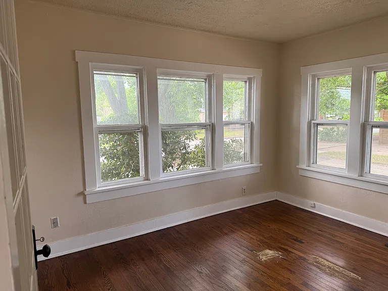 418 N Crawford Ave — Photo 22