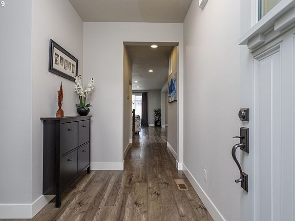 3rd image of 5911 NE Pohlman Dr