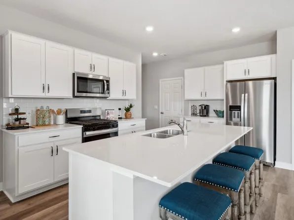 475 Bluestem St, Maplewood, MN 55119