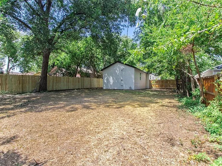 916 S Rosemont Ave — Photo 17