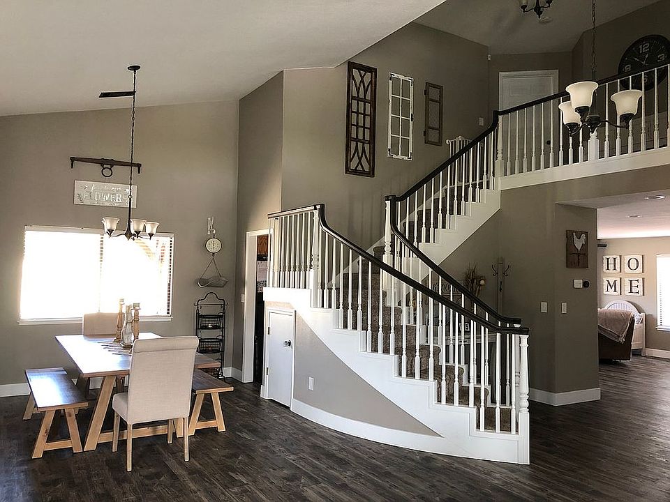 2nd image of 584 Shady Glen Ave