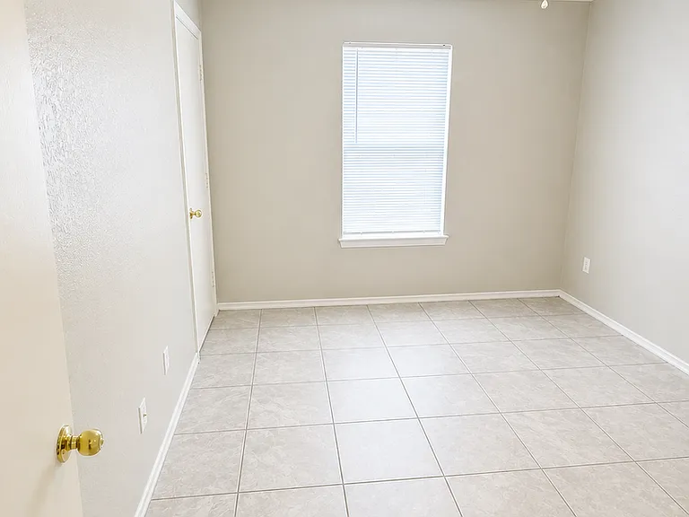 1501 Benttree Dr #B — Photo 11