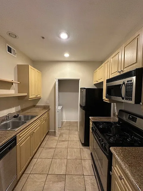 Building Photo - 2409 Watermarke Pl