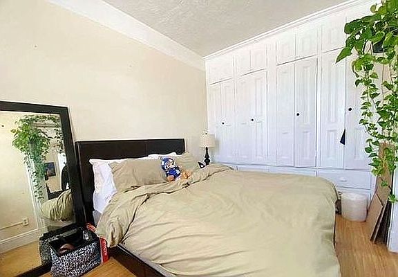4th image of 40-21 Astoria Blvd N #2