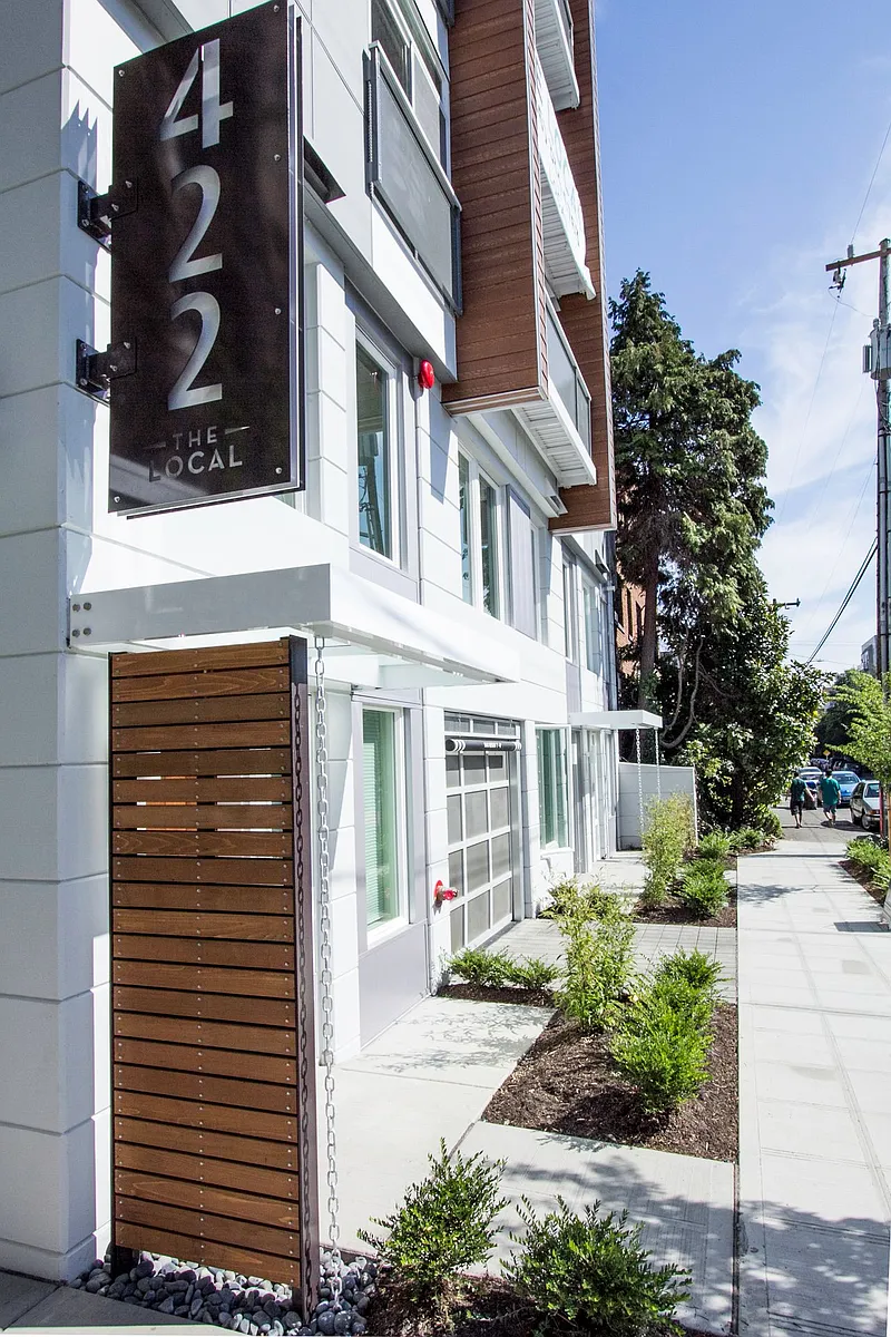 Building Photo - The Local 422