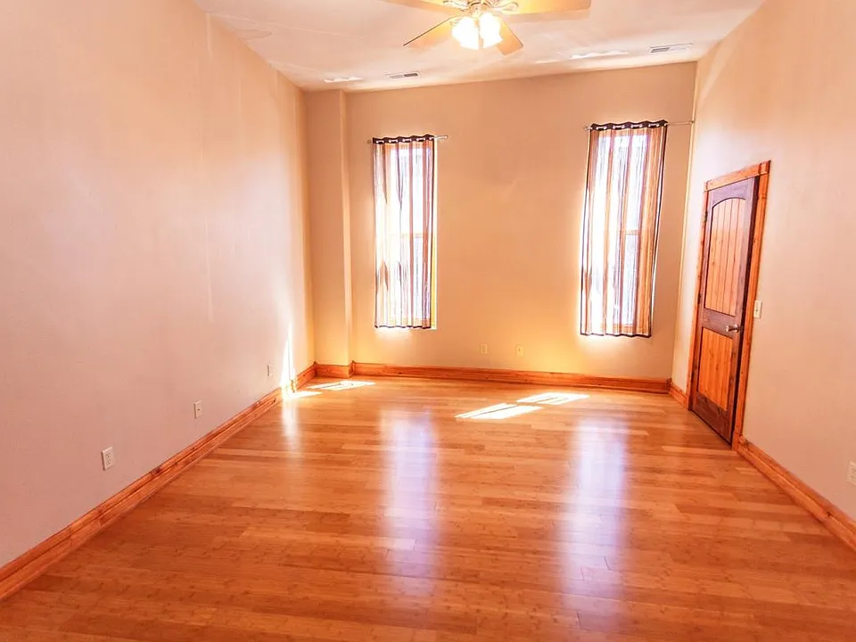 Very large Guest room