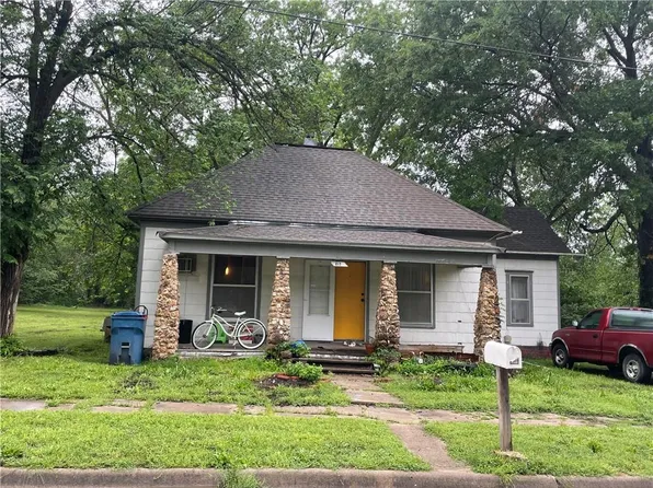 412 Penn St, Coffeyville, KS 67337