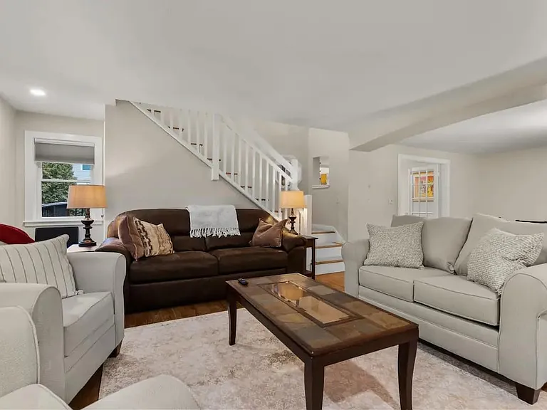29 Versailles Ave — Photo 17