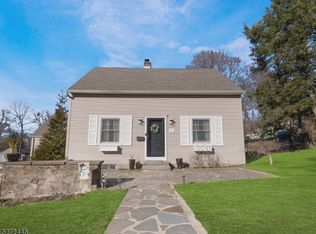 11 Summit Dr, Wayne, NJ 07470