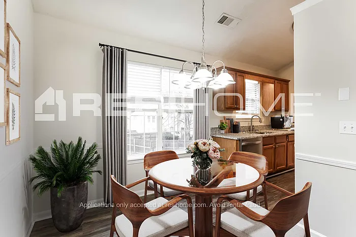 125 W Village Ct — Photo 3
