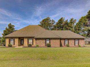 221 Pebble Beach Dr, Vicksburg, MS 39183
