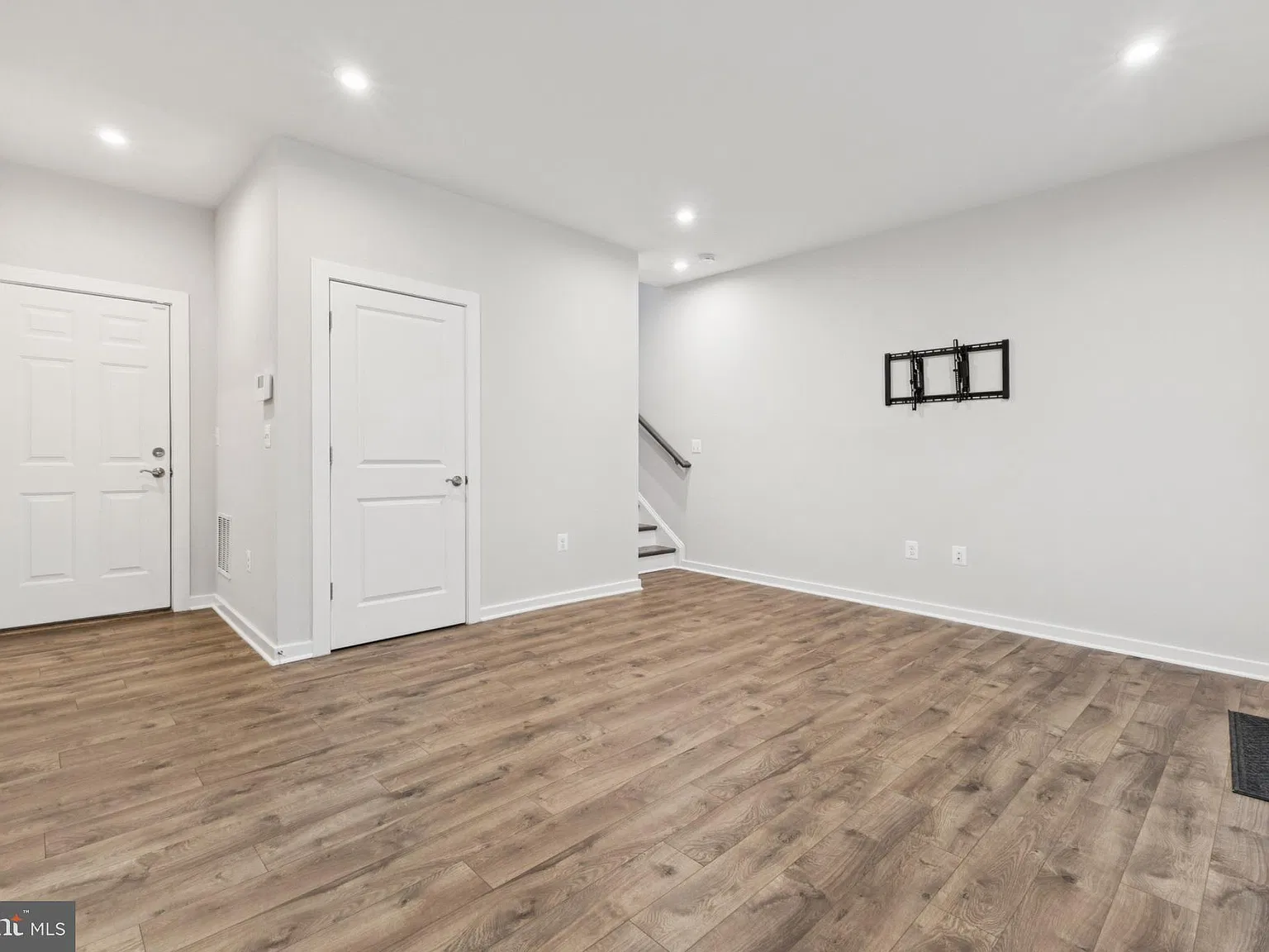 3 bed, 2.5 bath, 2300 sqft, $3,600 — Photo 4