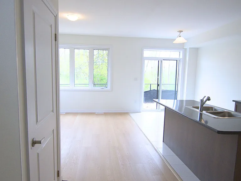 335 Starlight Ave — Photo 4