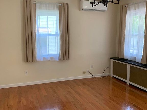 3rd image of 147 Giffords Ln #1