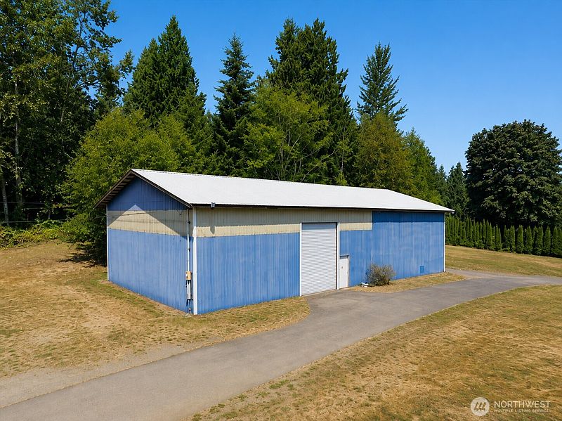 5th image of 407 Lakewood Road