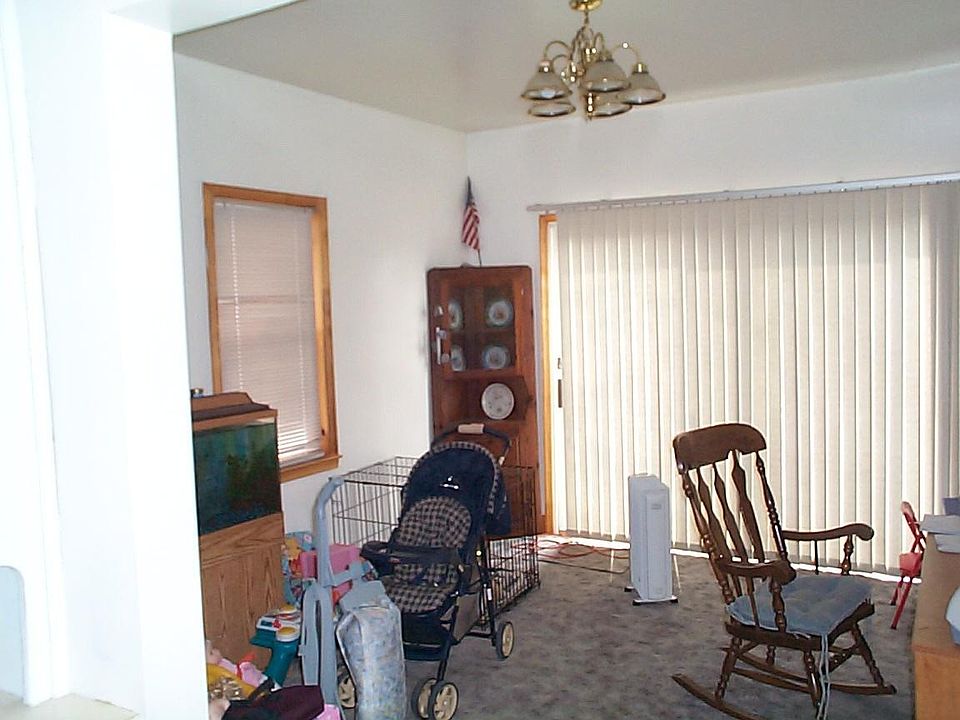Family room with sliding doors to deck