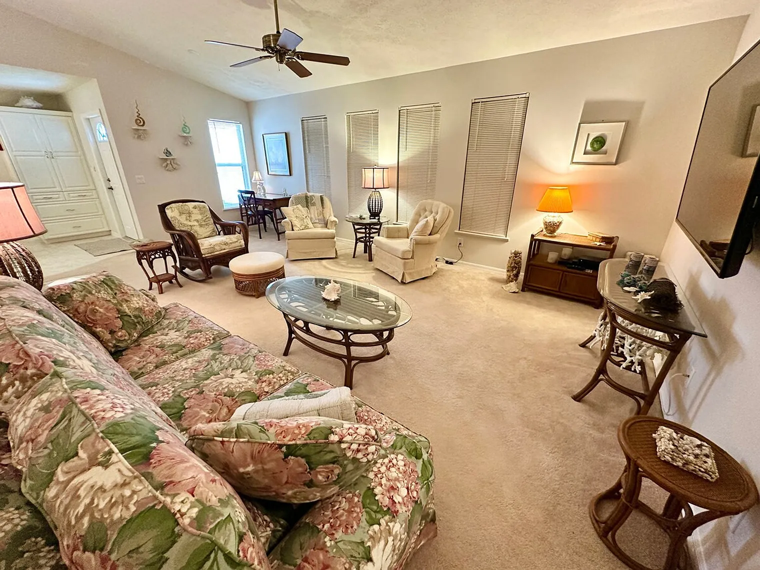 2 bed, 1.0 bath, $6,474 — Photo 2