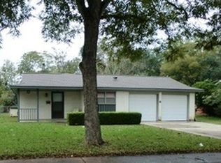 814 Sycamore St, Lake Jackson, TX 77566