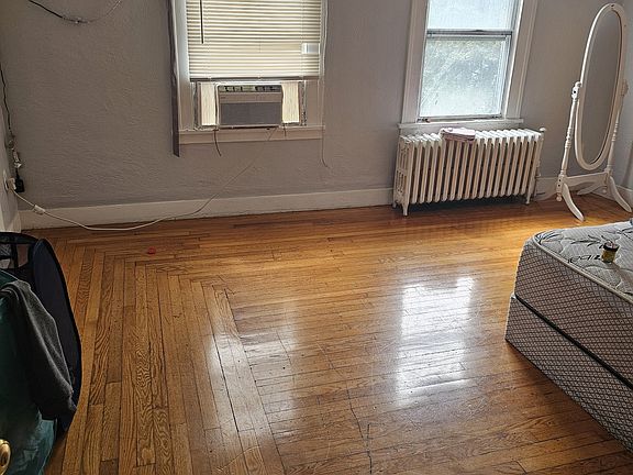 4th image of 42 Grand Street