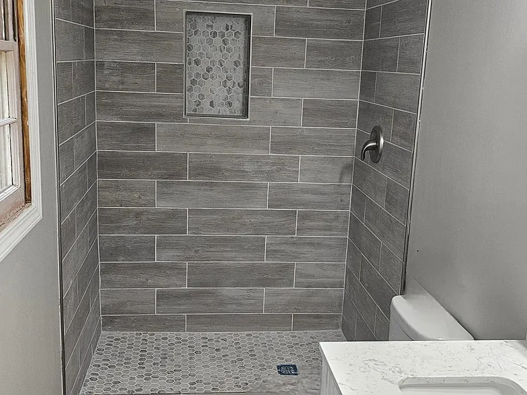 1112 Caswell Dr — Photo 2
