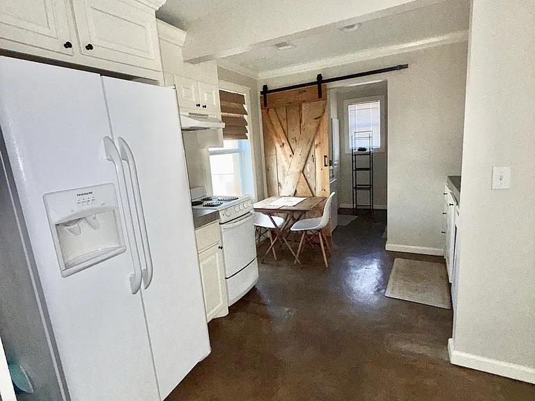1142 Saint Ann St #B — Photo 3