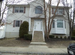1200 Twin Oaks Dr, Lakewood, NJ 08701