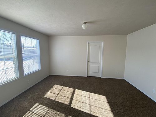 4th image of 216 Roosevelt Dr