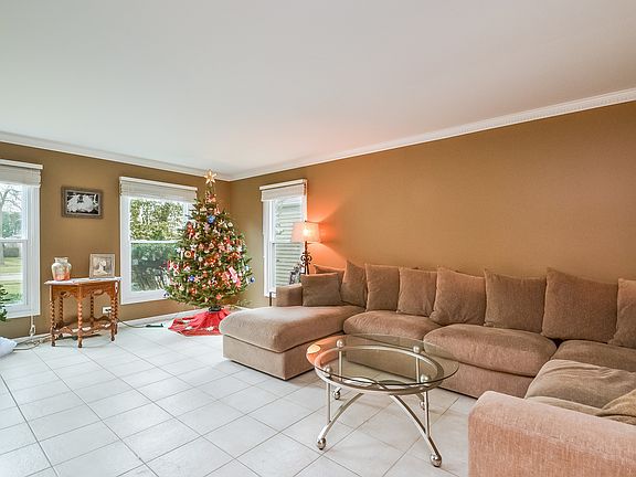 3rd image of 2946 Priscilla Ave