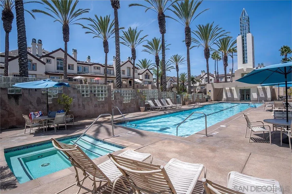 2 bed, 2.5 bath, 1116 sqft, $4,200 — Photo 2