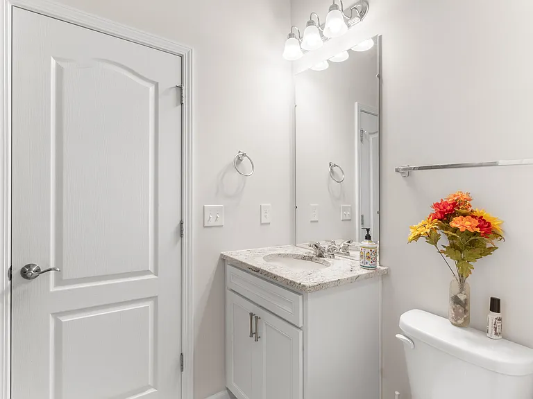 2825 Dillon Dr — Photo 17