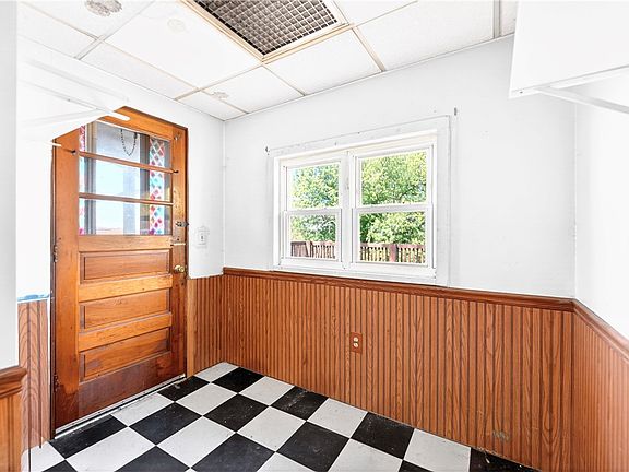 14th image of 335 Taylor Ave
