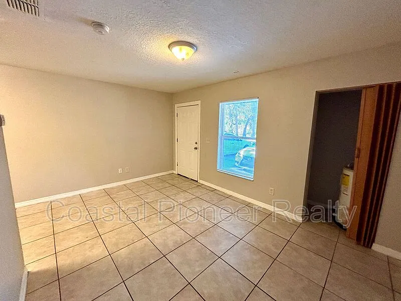 1 bed, 1.0 bath, 527 sqft, $1,000 — Photo 2