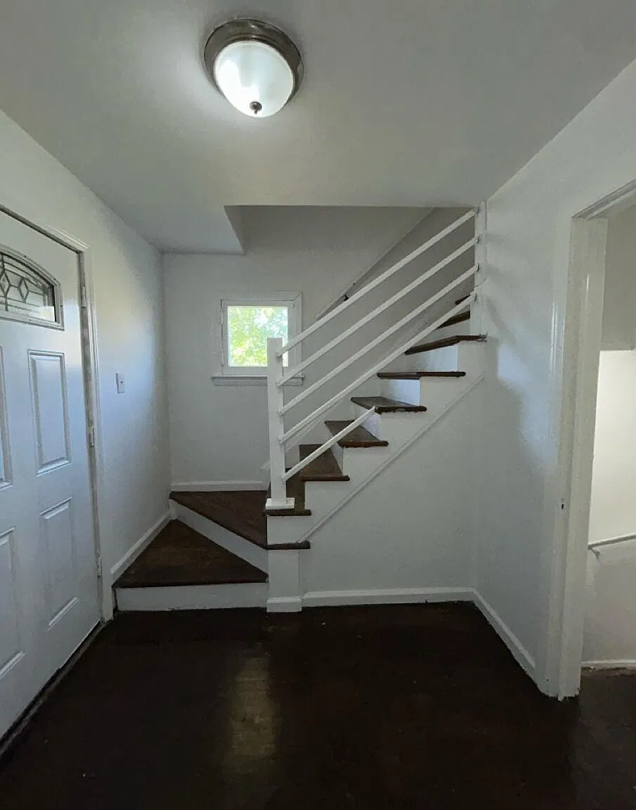 3 bed, 1.0 bath, 1020 sqft, $1,300 — Photo 2