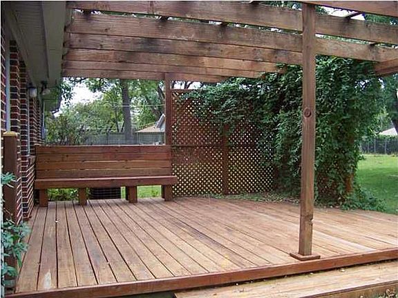 Large fenced back yard with natural gas BBQ.