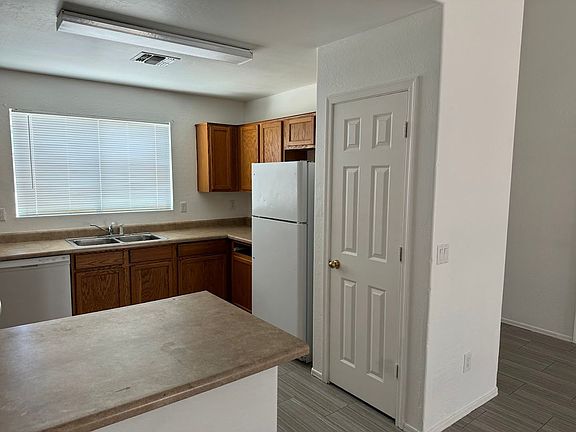 5th image of 10520 W Mohave St