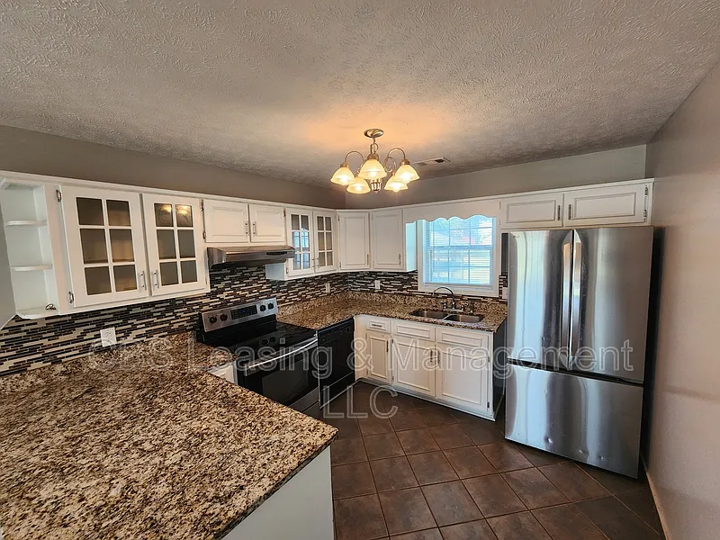 3 bed, 2.0 bath, 1793 sqft, $2,000 — Photo 4