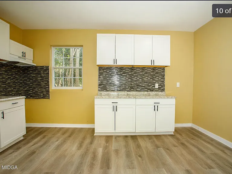 955 Putnam St — Photo 3