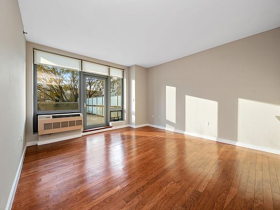 4th image of 549 Borden Ave APT 2H