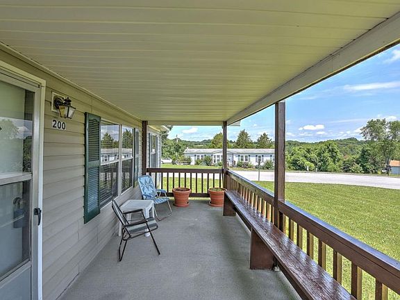 3rd image of 200 Wesley Dr
