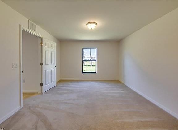 4th image of 713 Center Lake St