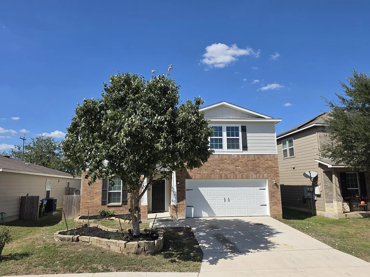 6 bed, 3004 sqft, $2,795 — Photo 2