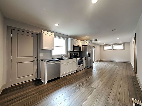 3rd image of 3225 Cynthia Ln Unit B