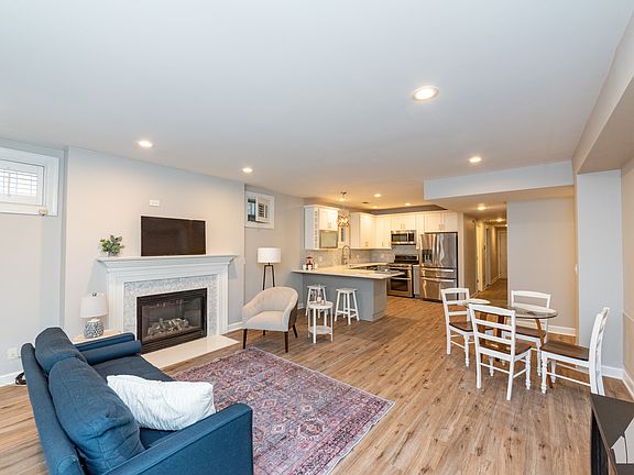 4th image of 618 W Oakdale Ave