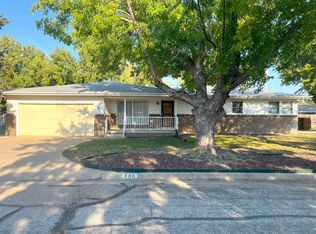 606 Sunset Rd, Victoria, KS 67671
